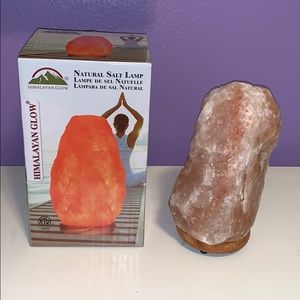 Natural salt lamp